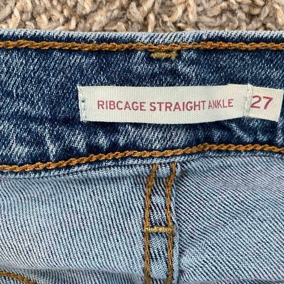 Levi’s - Picture 2 of 3